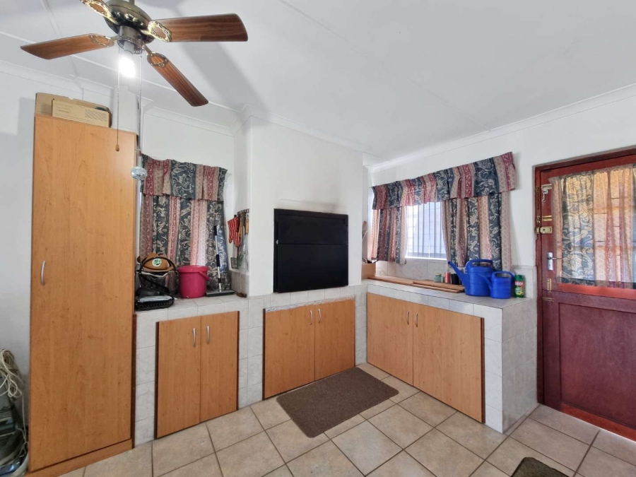 3 Bedroom Property for Sale in Sandbaai Western Cape